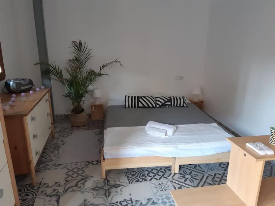 Precioso Apartamento Con A/A En Ruzafa Con Terracita Privada Y Acceso A Un Jardin, Para 2-3 Personas Valencia Buitenkant foto